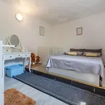 2 Bedroom Pet Friendly Home In Dutovlje Počitniška hiša Dutovlje