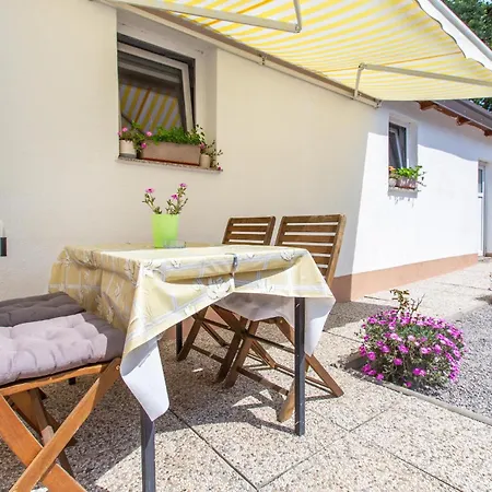 2 Bedroom Lovely In Holiday home