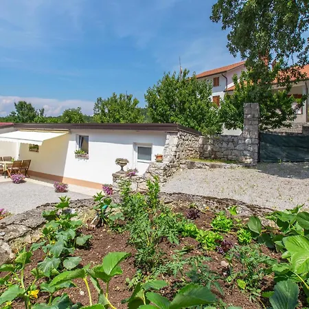 2 Bedroom Lovely In Dutovlje